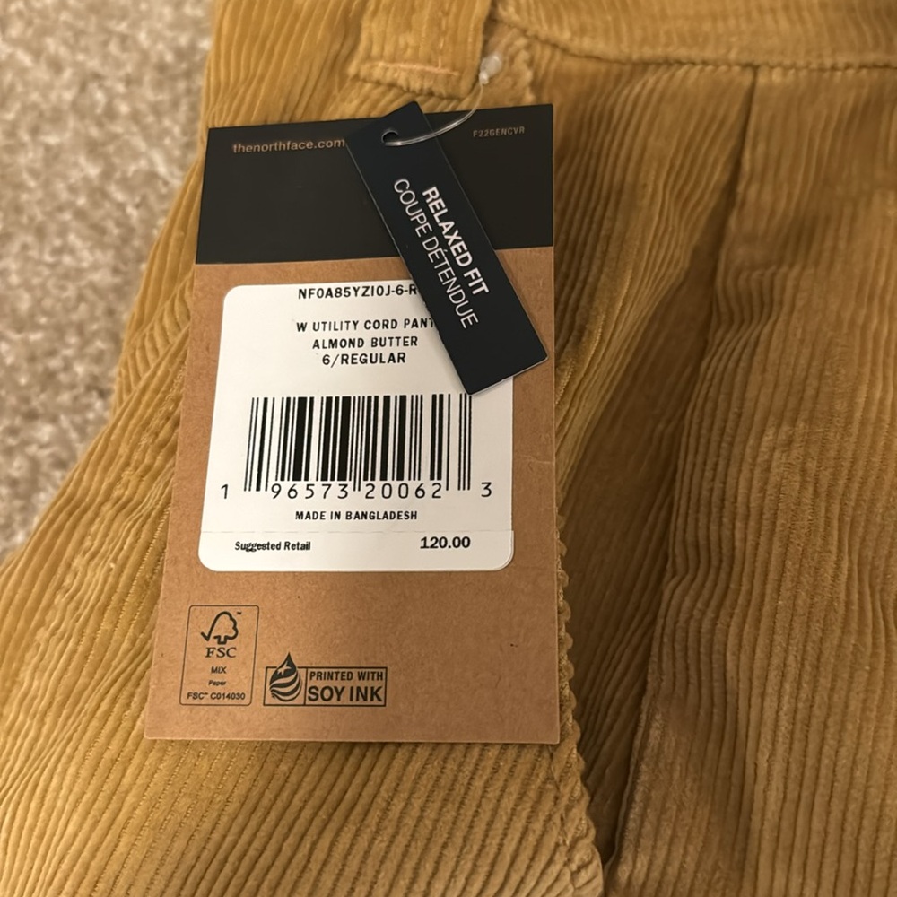 NWT flatering, adorable and super cute The north face cargo women’s pants - Picture 4 of 13